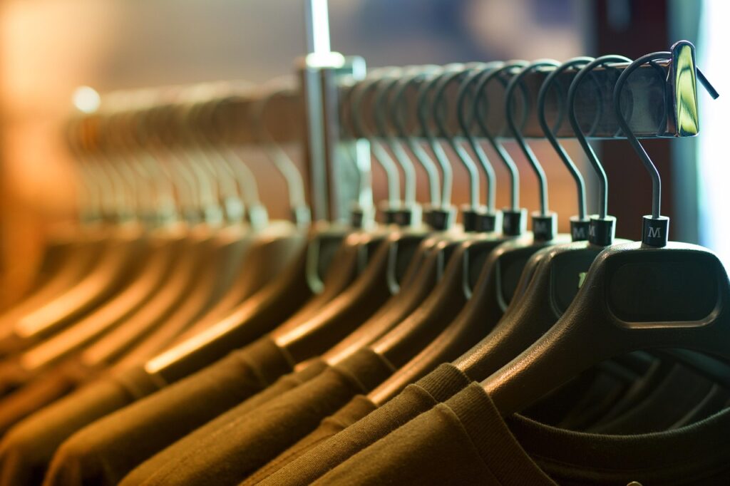 Texto 18 artcom Arara de Parede de Roupas: Guia Completo, Profissional e Atualizado para Organização, Exposição e Performance no Varejo